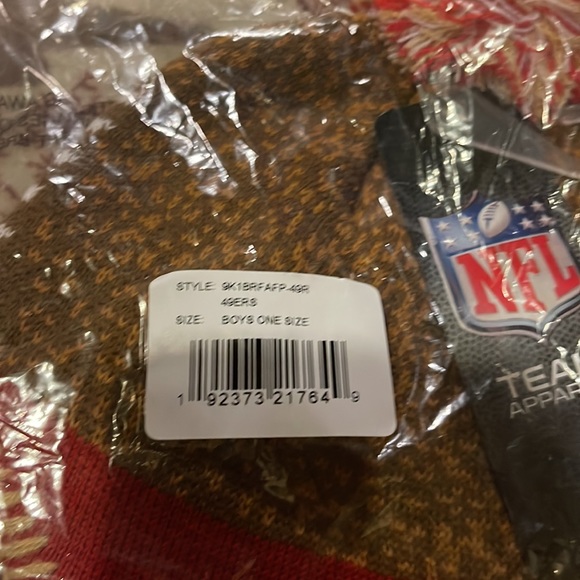 Boys San Francisco 49ers Brown/Scarlet Football Head Knit Hat with Pom - Picture 2 of 3